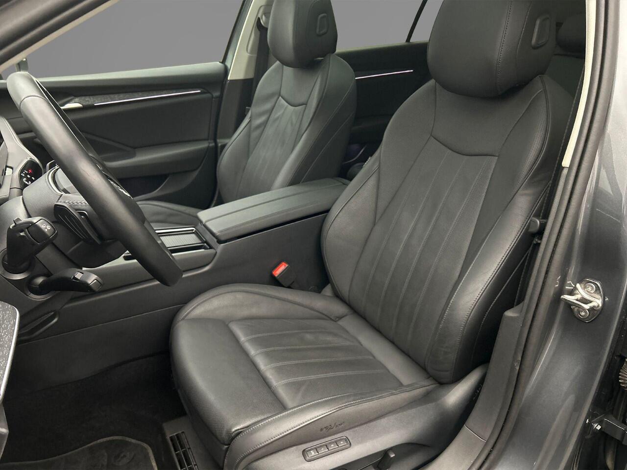 Skoda SUPERB Combi Business Edition 1.5 eTSI 150pk DSG Automaat Adaptive cruise control, Panoramadak, Lederen bekleding, Elektrische achterklep, Navigatie, Stoelverwarming