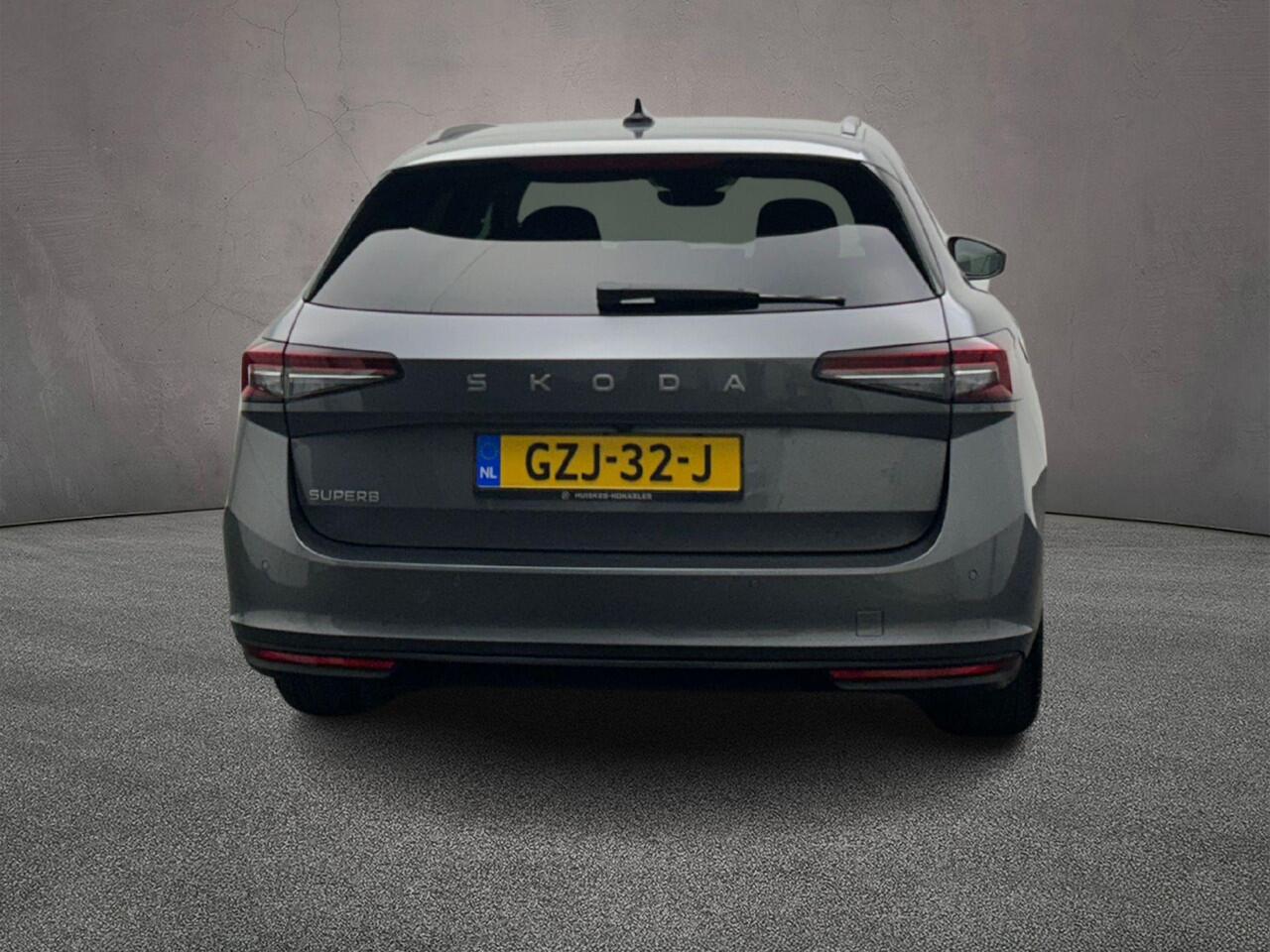 Skoda SUPERB Combi Business Edition 1.5 eTSI 150pk DSG Automaat Adaptive cruise control, Panoramadak, Lederen bekleding, Elektrische achterklep, Navigatie, Stoelverwarming