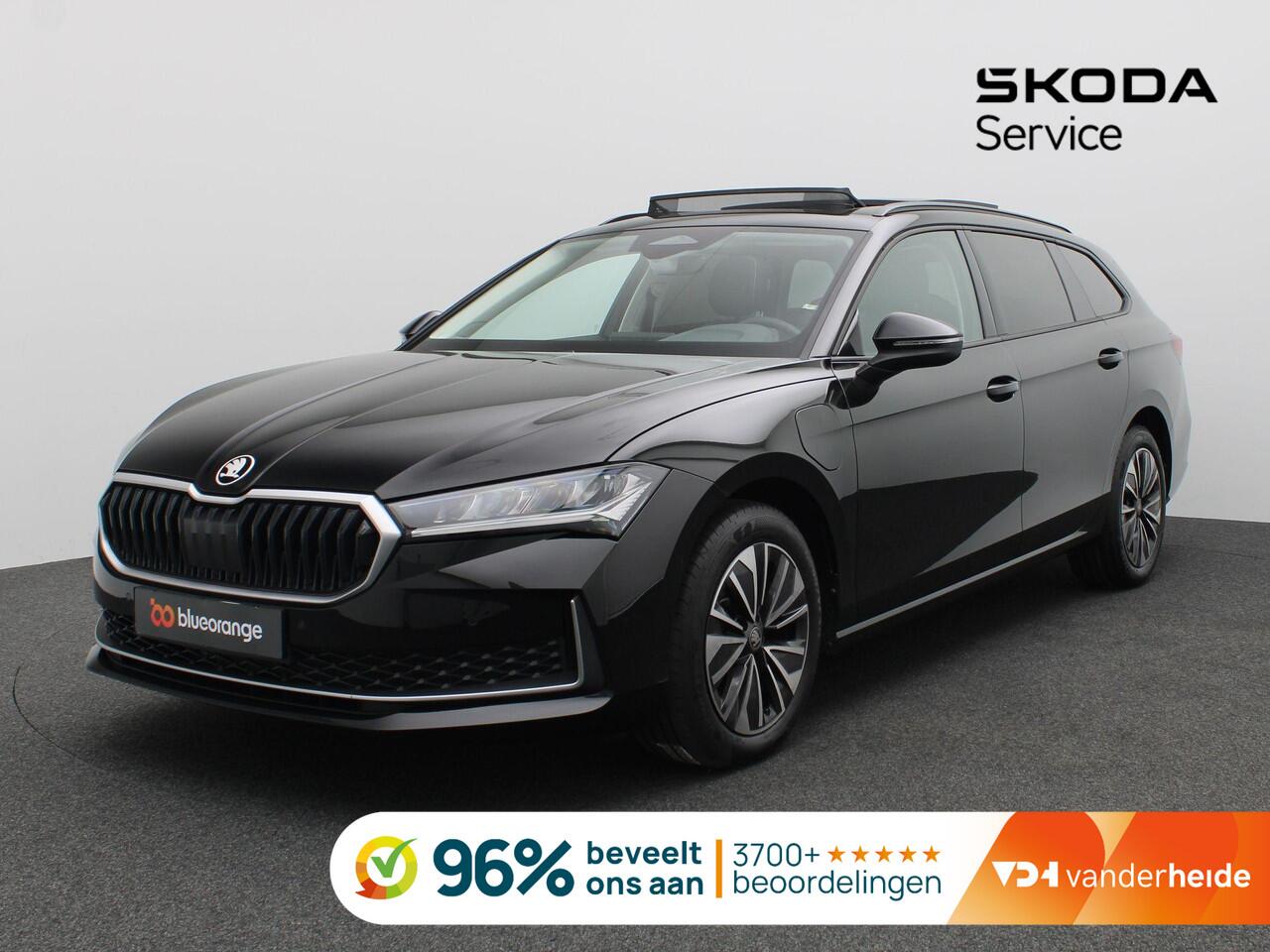 Skoda SUPERB Combi 1.5 TSI PHEV Edition 204PK DSG Pano-Schuifdak, Trekhaak, 17" LM Velgen, Achteruitrijcamera, Side Assist, Navi via Apple Carplay/Android Auto, Stoelverwarming