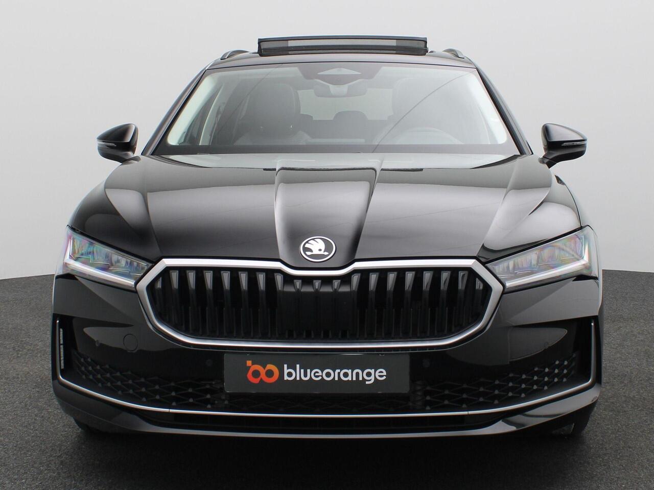 Skoda SUPERB Combi 1.5 TSI PHEV Edition 204PK DSG Pano-Schuifdak, Trekhaak, 17" LM Velgen, Achteruitrijcamera, Side Assist, Navi via Apple Carplay/Android Auto, Stoelverwarming