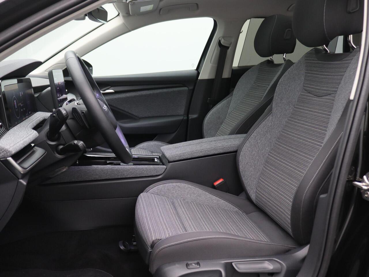 Skoda SUPERB Combi 1.5 TSI PHEV Edition 204PK DSG Pano-Schuifdak, Trekhaak, 17" LM Velgen, Achteruitrijcamera, Side Assist, Navi via Apple Carplay/Android Auto, Stoelverwarming