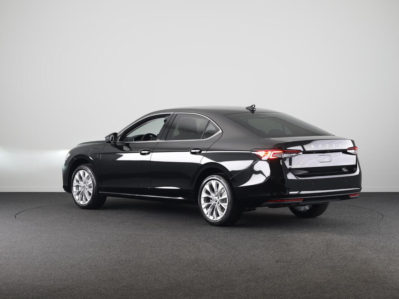 Skoda SUPERB Business Edition PHEV 1.5 TSI 204 pk 6 versn. DSG | Trekhaak wegklapbaar | Chrome pakket | 18 inch lichtmetalen velgen