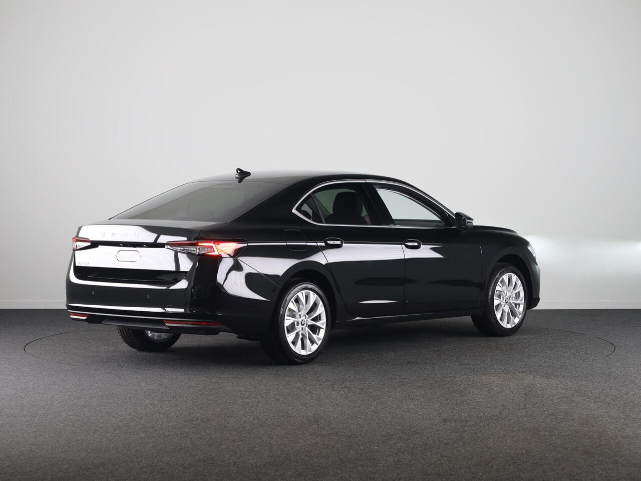 Skoda SUPERB Business Edition PHEV 1.5 TSI 204 pk 6 versn. DSG | Trekhaak wegklapbaar | Chrome pakket | 18 inch lichtmetalen velgen