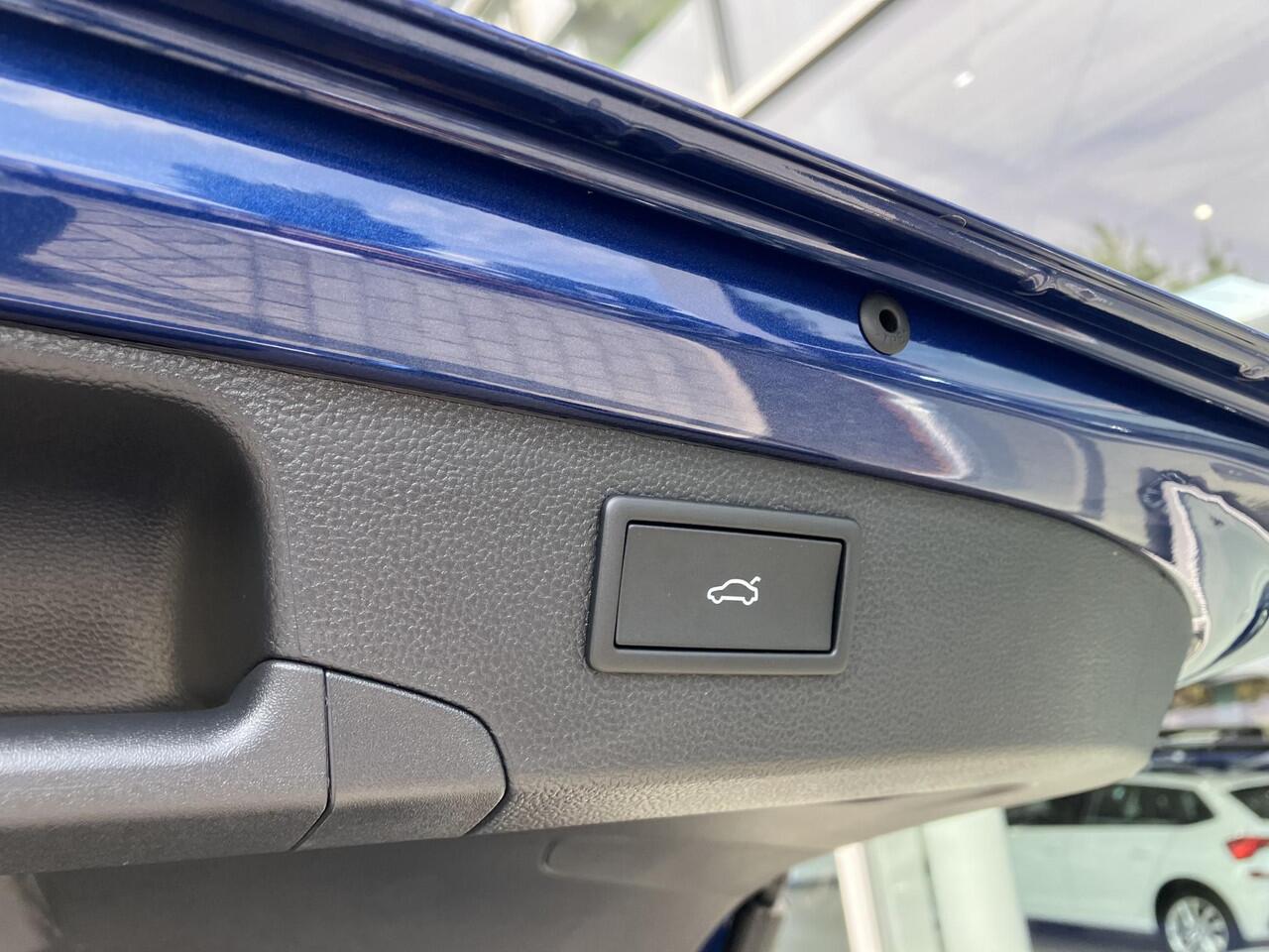 Skoda SUPERB Combi Sportline Business 1.5 TSI PHEV 204 PK DSG Automaat | Panorama dak | Suite Sport Leder | 19" lichtmetalen velgen | Trekhaak |