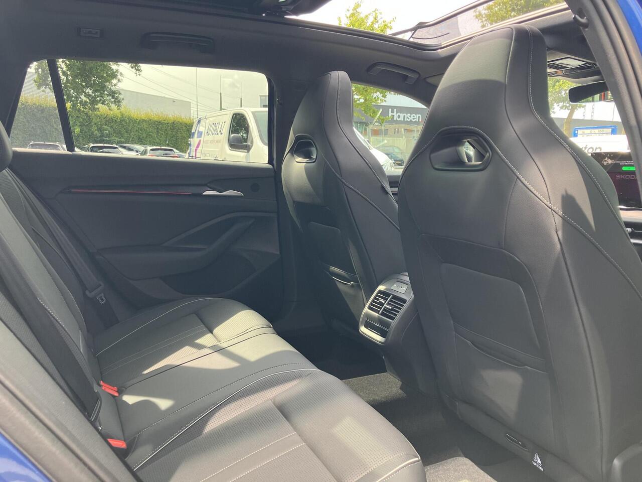 Skoda SUPERB Combi Sportline Business 1.5 TSI PHEV 204 PK DSG Automaat | Panorama dak | Suite Sport Leder | 19" lichtmetalen velgen | Trekhaak |