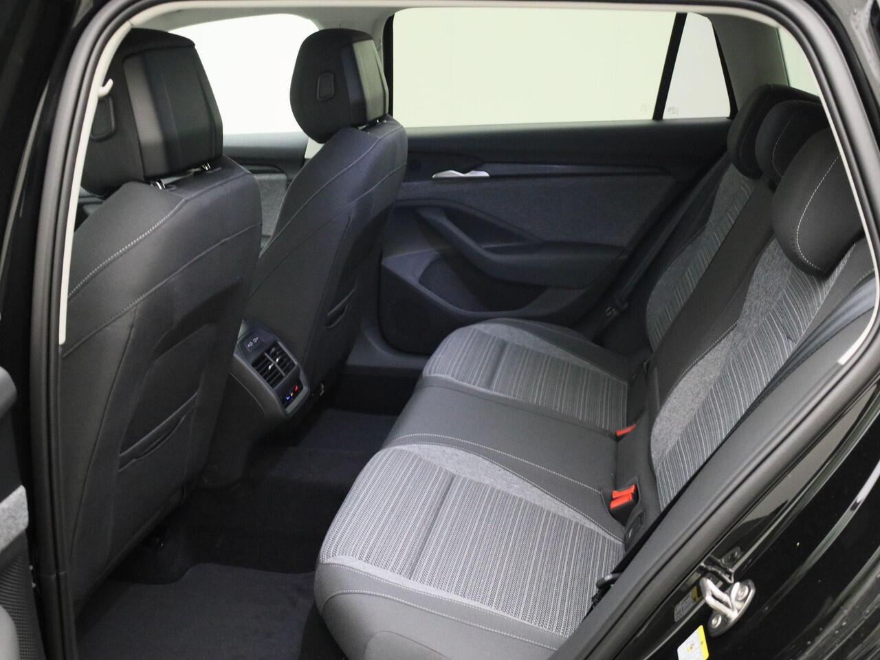 Skoda SUPERB combi Business Edition 1.5 TSI PHEV 150 kW / 204 PK Comb | 18'' Lichtmetalen Velgen | Akoestisch pakket | 2000,- inruilvoordeel!!