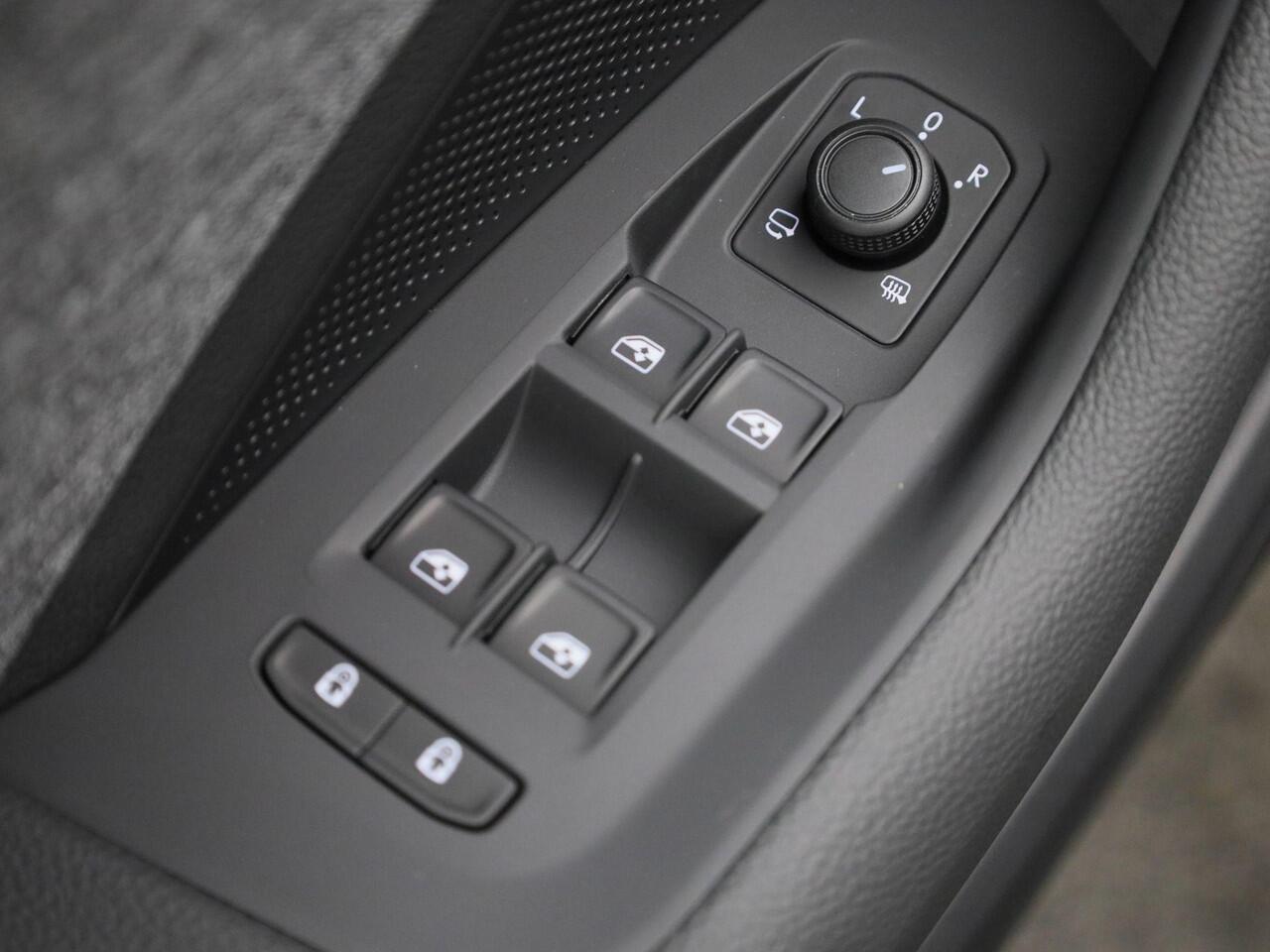 Skoda SUPERB combi Business Edition 1.5 TSI PHEV 150 kW / 204 PK Comb | 18'' Lichtmetalen Velgen | Akoestisch pakket | 2000,- inruilvoordeel!!