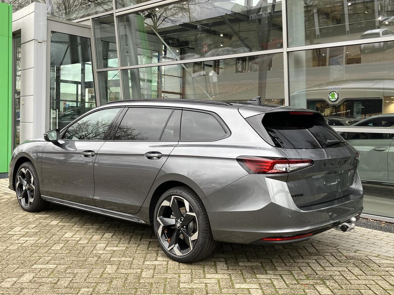 Skoda SUPERB Combi Sportline Business 1.5 TSI PHEV 204 PK | Trekhaak | 19" Lichtmetalen velgen | Panorama dak | Canton Geluid | Suite leder |