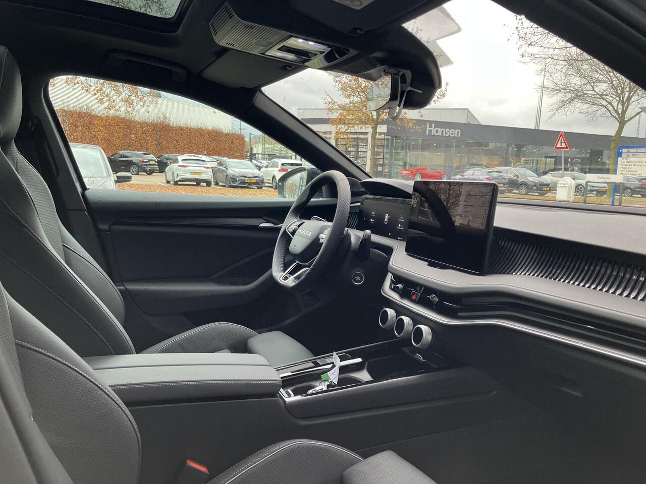 Skoda SUPERB Combi Sportline Business 1.5 TSI PHEV 204 PK | Trekhaak | 19" Lichtmetalen velgen | Panorama dak | Canton Geluid | Suite leder |