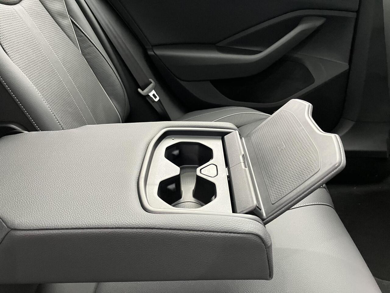 Skoda SUPERB Combi Sportline Business 1.5 TSI PHEV 204 PK | Trekhaak | 19" Lichtmetalen velgen | Panorama dak | Canton Geluid | Suite leder |