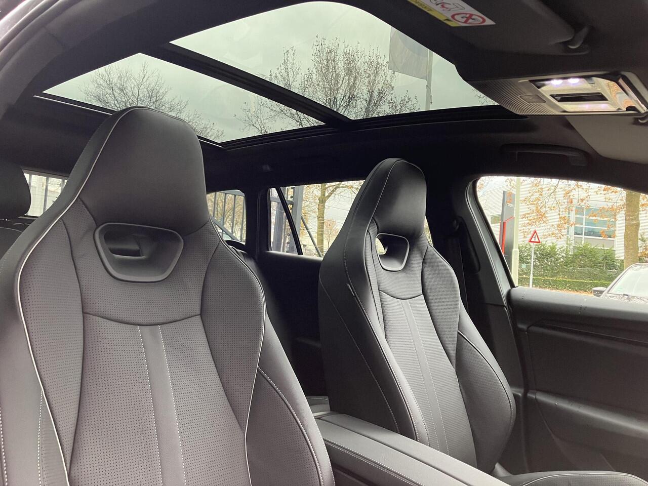 Skoda SUPERB Combi Sportline Business 1.5 TSI PHEV 204 PK | Trekhaak | 19" Lichtmetalen velgen | Panorama dak | Canton Geluid | Suite leder |