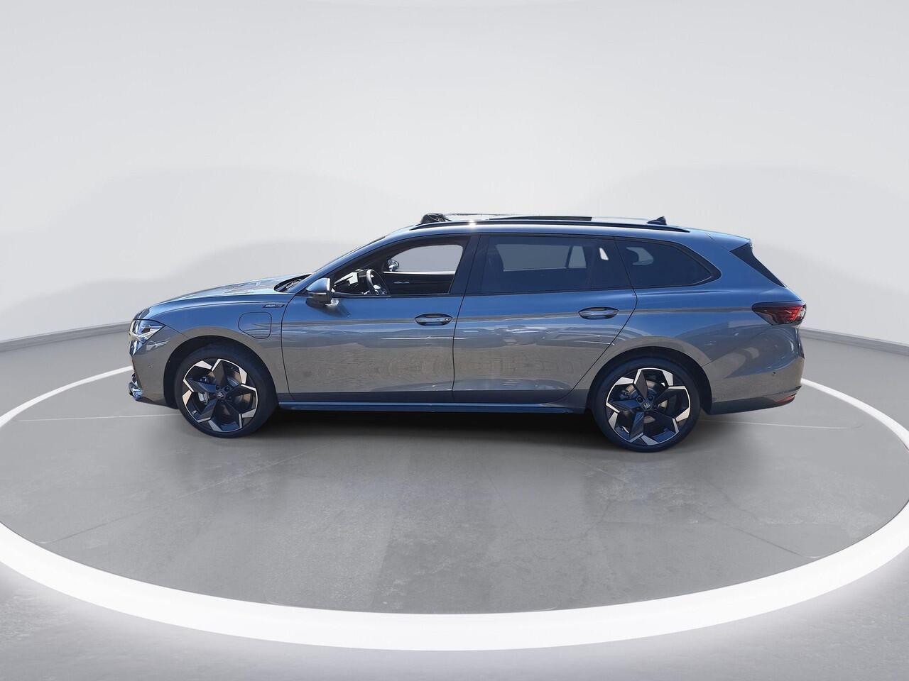 Skoda SUPERB combi Sportline Business 1.5 TSI PHEV 150 kW / 204 PK Combi | Metallic Lak | 19'' Velgen | Travel assist Plus | 2000,- inruilvoordeel!!