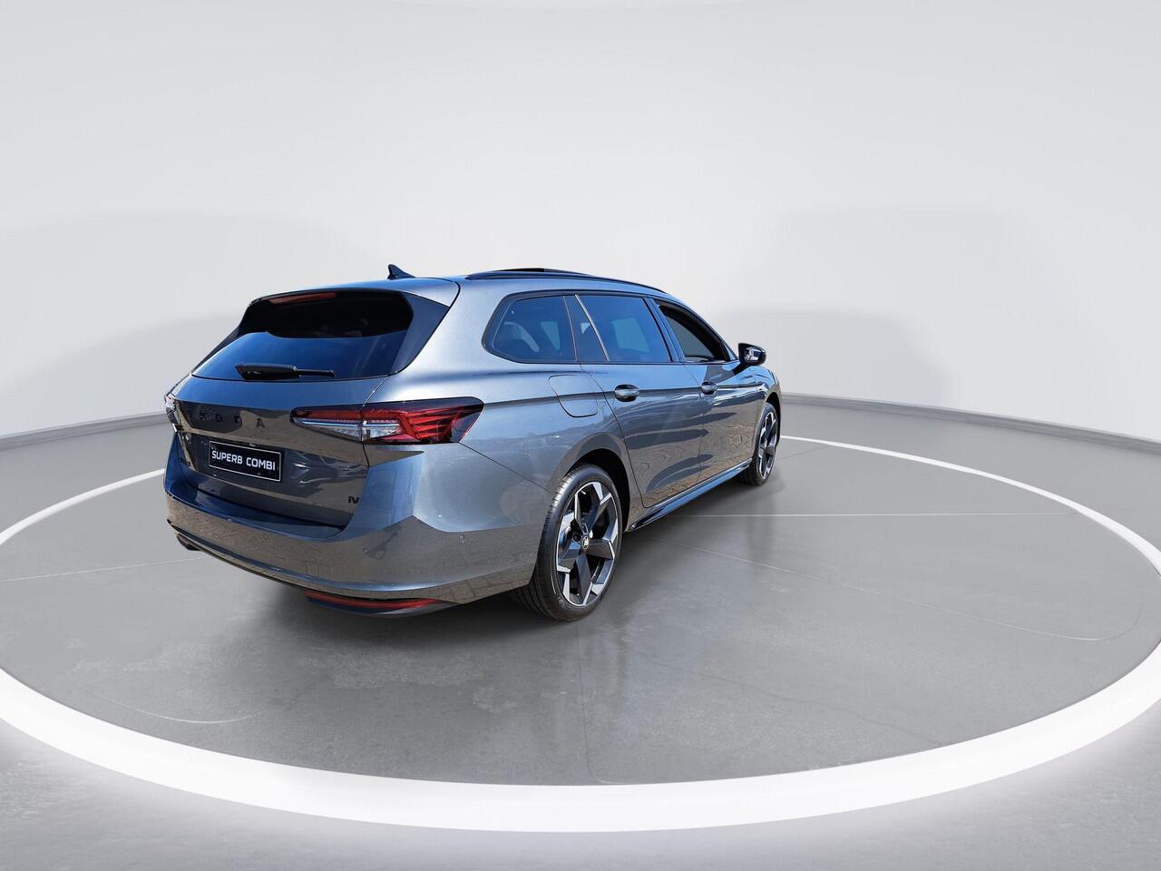 Skoda SUPERB combi Sportline Business 1.5 TSI PHEV 150 kW / 204 PK Combi | Metallic Lak | 19'' Velgen | Travel assist Plus | 2000,- inruilvoordeel!!