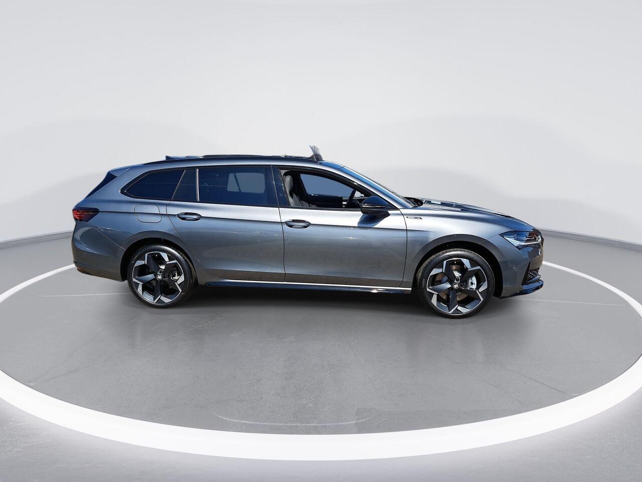 Skoda SUPERB combi Sportline Business 1.5 TSI PHEV 150 kW / 204 PK Combi | Metallic Lak | 19'' Velgen | Travel assist Plus | 2000,- inruilvoordeel!!