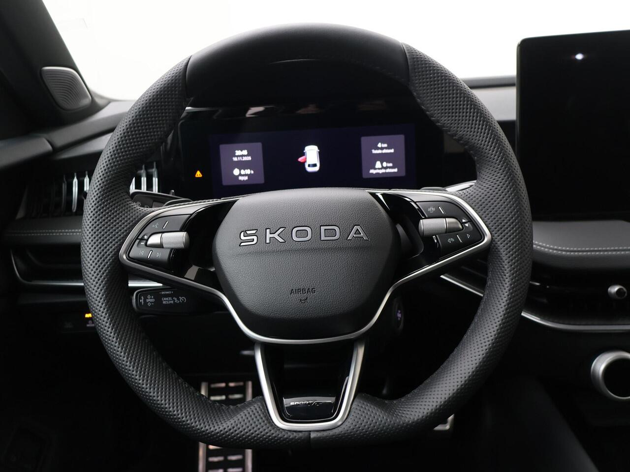 Skoda SUPERB Combi Sportline Business 1.5 TSI PHEV 204 PK | 19" Lichtmetalen velgen | Panorama dak | Canton Geluid | Suite leder |