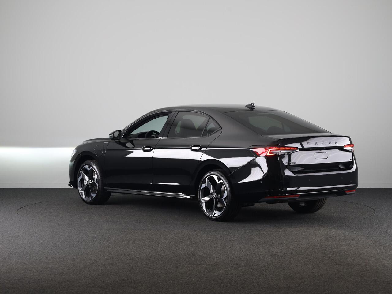 Skoda SUPERB Sportline Business PHEV 1.5 TSI 204 pk 6 versn. DSG | Travel Assist Plus Sportline | Trekhaak wegklapbaar | Winterpakket | Lichtmetalen velgen 19 inch Torcular