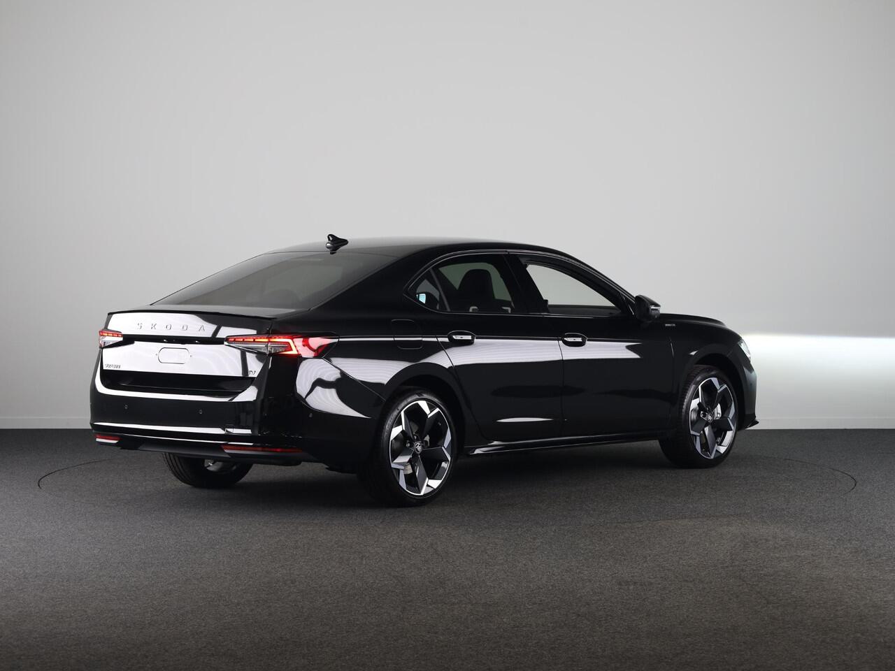 Skoda SUPERB Sportline Business PHEV 1.5 TSI 204 pk 6 versn. DSG | Travel Assist Plus Sportline | Trekhaak wegklapbaar | Winterpakket | Lichtmetalen velgen 19 inch Torcular