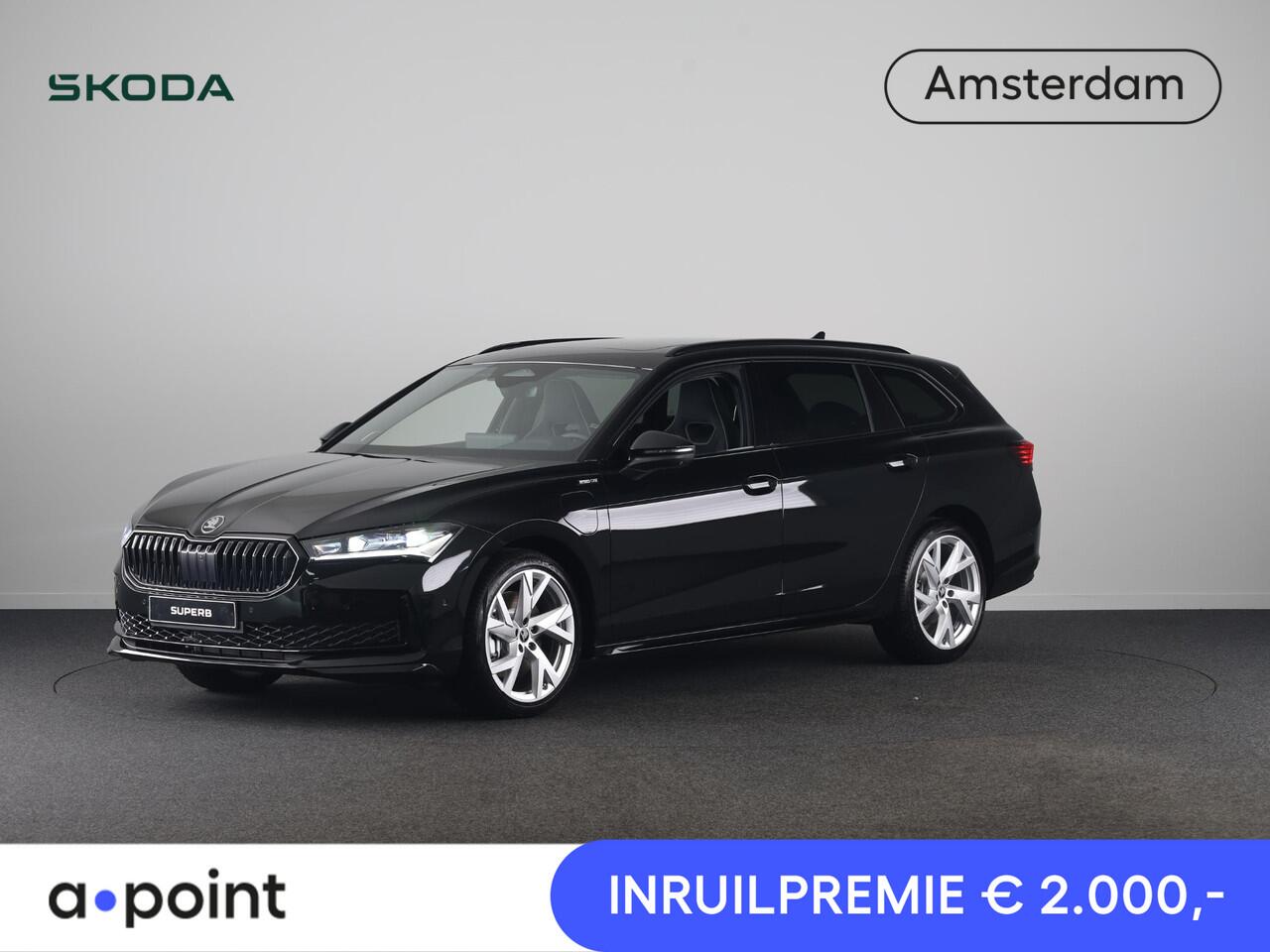 Skoda SUPERB Combi Sportline Business PHEV 1.5 TSI 204 pk 6 versn. DSG | Panoramadak, elektrisch bedienbaar | Trekhaak, wegklapbaar | Travel Assist Plus Sportline | Dynamic Chassis Control Pakket | CANTON Soundsystem | Lichtmetalen velgen 19 inch Aniara Aero zilver