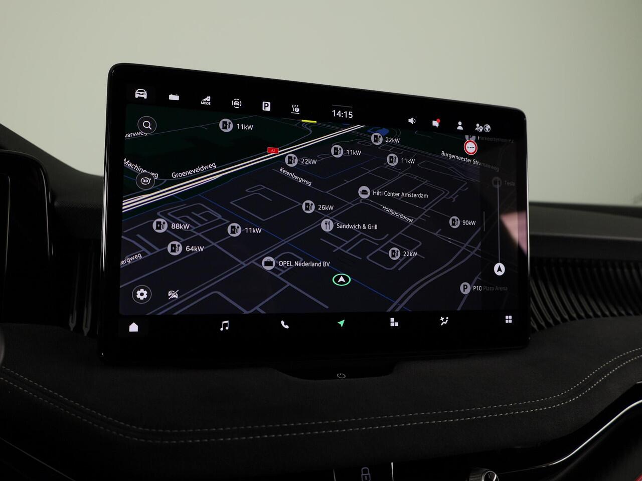 Skoda SUPERB Combi Sportline Business PHEV 1.5 TSI 204 pk 6 versn. DSG | Panoramadak, elektrisch bedienbaar | Trekhaak, wegklapbaar | Travel Assist Plus Sportline | Dynamic Chassis Control Pakket | CANTON Soundsystem | Lichtmetalen velgen 19 inch Aniara Aero zilver