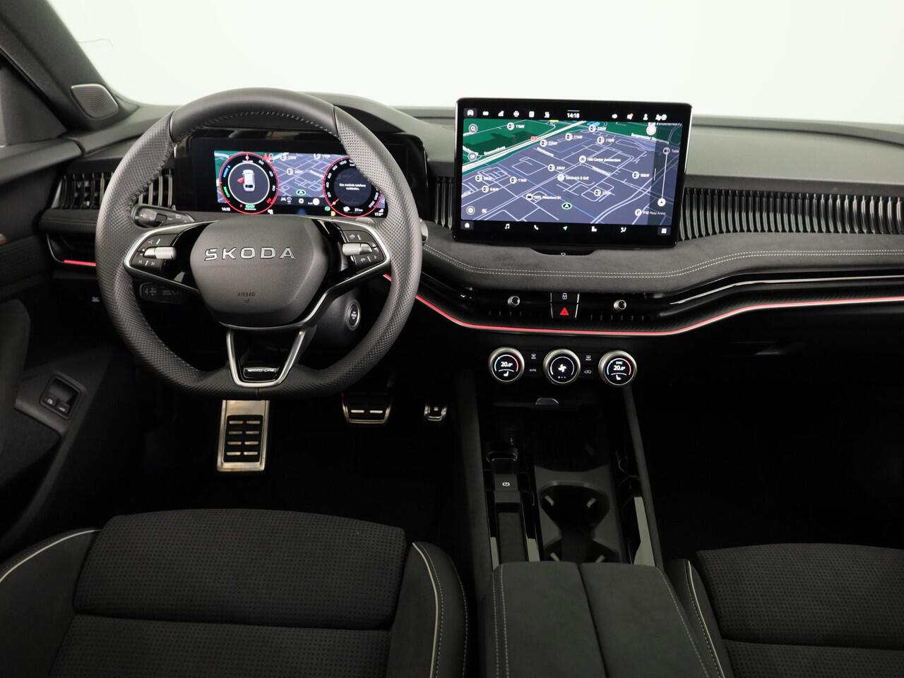 Skoda SUPERB Combi Sportline Business PHEV 1.5 TSI 204 pk 6 versn. DSG | Panoramadak, elektrisch bedienbaar | Trekhaak, wegklapbaar | Travel Assist Plus Sportline | Dynamic Chassis Control Pakket | CANTON Soundsystem | Lichtmetalen velgen 19 inch Aniara Aero zilver