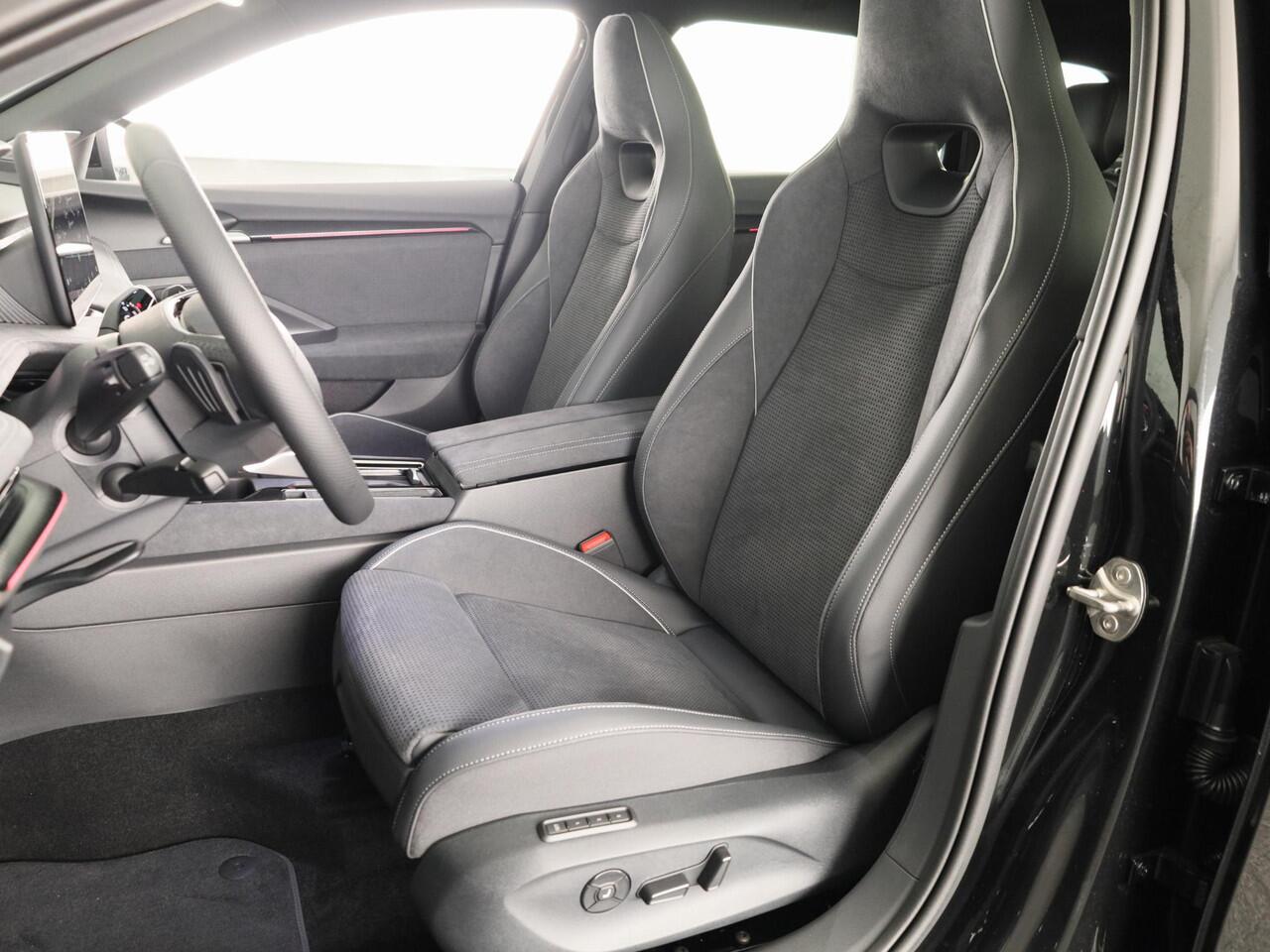 Skoda SUPERB Combi Sportline Business PHEV 1.5 TSI 204 pk 6 versn. DSG | Panoramadak, elektrisch bedienbaar | Trekhaak, wegklapbaar | Travel Assist Plus Sportline | Dynamic Chassis Control Pakket | CANTON Soundsystem | Lichtmetalen velgen 19 inch Aniara Aero zilver