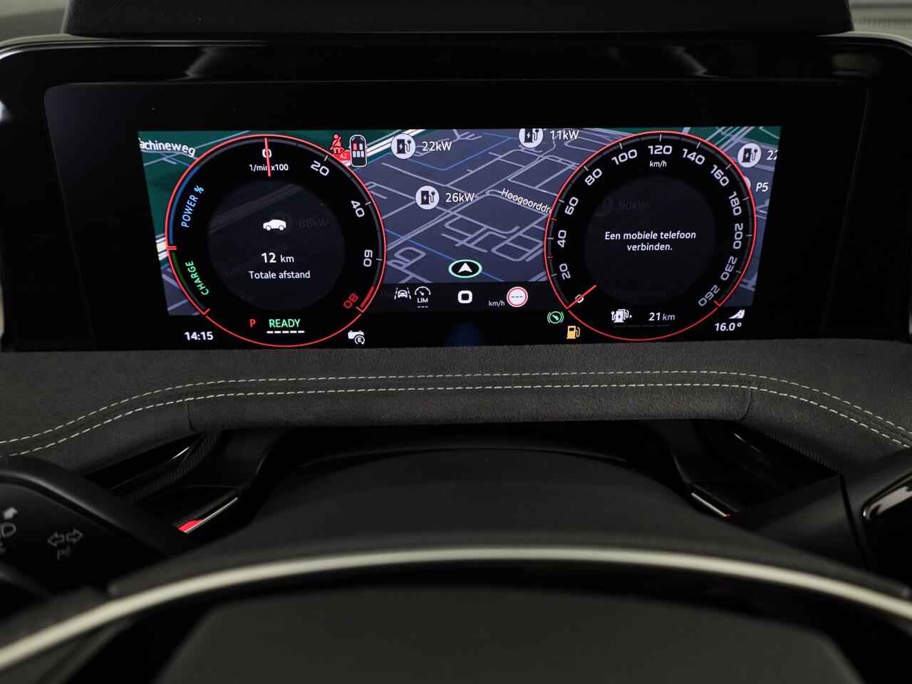 Skoda SUPERB Combi Sportline Business PHEV 1.5 TSI 204 pk 6 versn. DSG | Panoramadak, elektrisch bedienbaar | Trekhaak, wegklapbaar | Travel Assist Plus Sportline | Dynamic Chassis Control Pakket | CANTON Soundsystem | Lichtmetalen velgen 19 inch Aniara Aero zilver