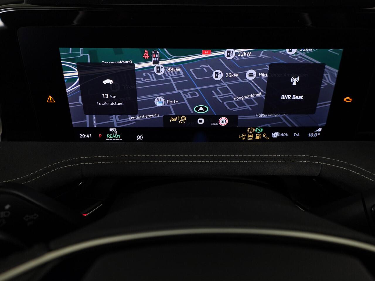 Skoda SUPERB Combi Sportline Business PHEV 1.5 TSI 204 pk 6 versn. DSG | Panoramadak, elektrisch bedienbaar | Trekhaak, wegklapbaar | Travel Assist Plus Sportline | Dynamic Chassis Control Pakket | CANTON Soundsystem | Lichtmetalen velgen 19 inch Aniara Aero zilver