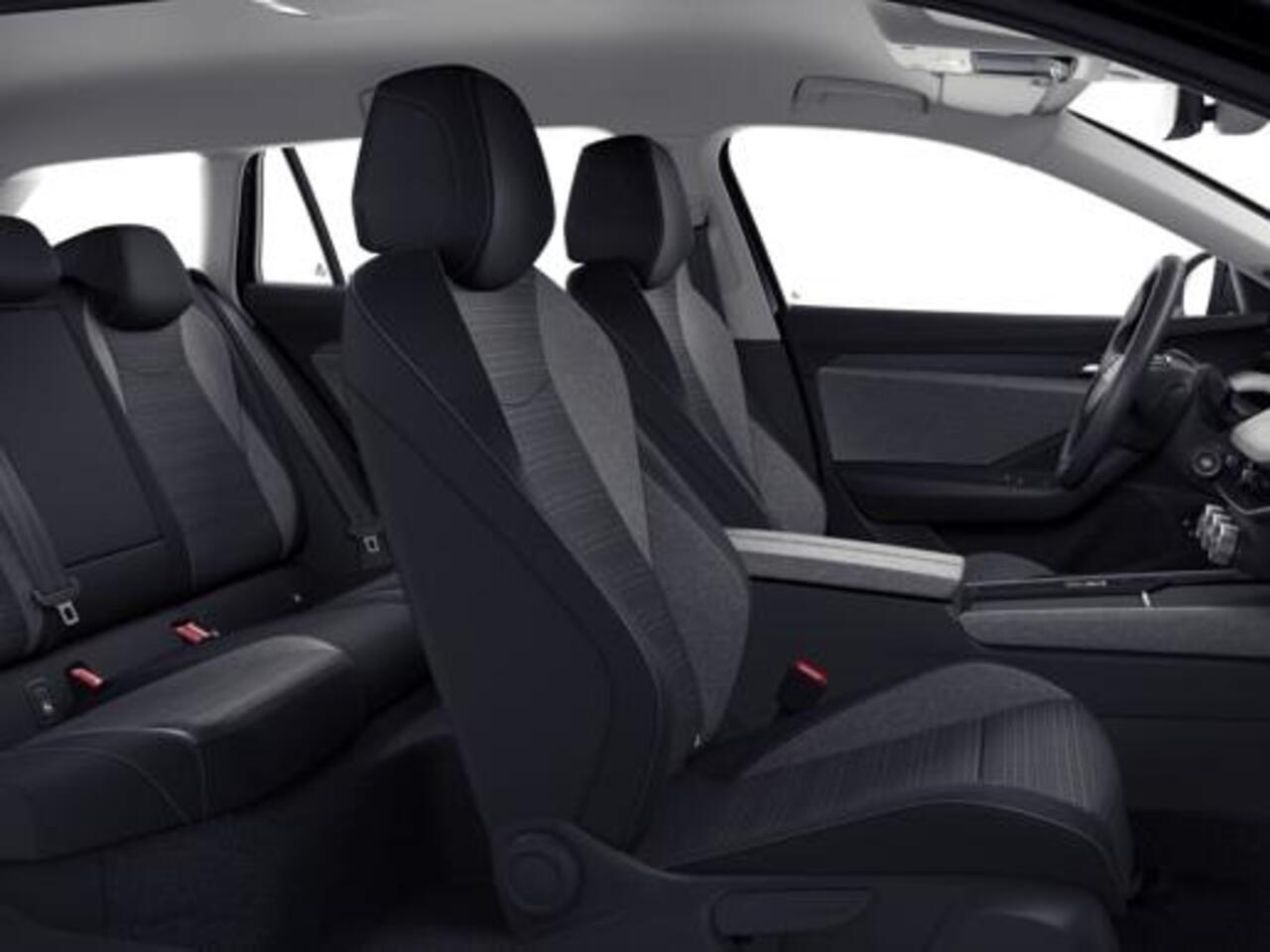 Skoda SUPERB Combi Business Edition PHEV 1.5 TSI 204 pk 6 versn. DSG | Trekhaak, wegklapbaar | Chrome pakket | Lichtmetalen velgen 18 inch Dofida zilver