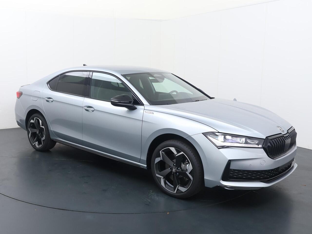 Skoda SUPERB Sportline Business 1.5 TSI PHEV 204 PK | Trekhaak | 19" Lichtmetalen velgen | Canton Geluid |