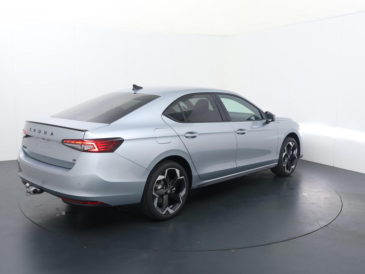 Skoda SUPERB Sportline Business 1.5 TSI PHEV 204 PK | Trekhaak | 19" Lichtmetalen velgen | Canton Geluid |