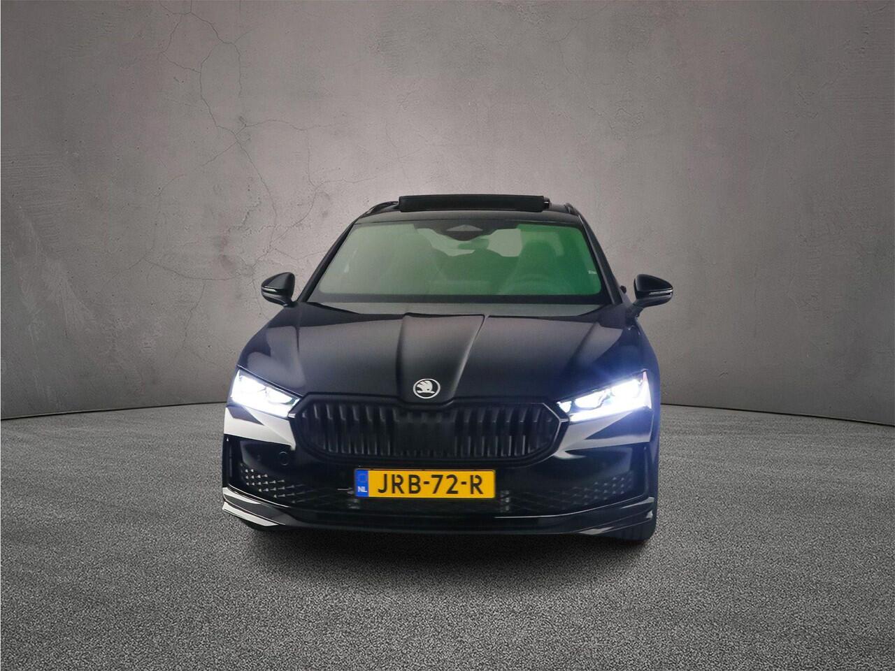 Skoda SUPERB Combi Sportline Business 1.5 TSI PHEV 204pk DSG Automaat Trekhaak, Panoramadak, Head up display, Adaptive cruise control, Achteruitrijcamera