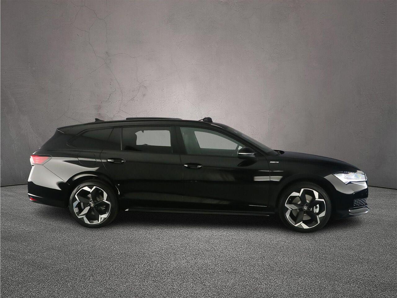 Skoda SUPERB Combi Sportline Business 1.5 TSI PHEV 204pk DSG Automaat Trekhaak, Panoramadak, Head up display, Adaptive cruise control, Achteruitrijcamera