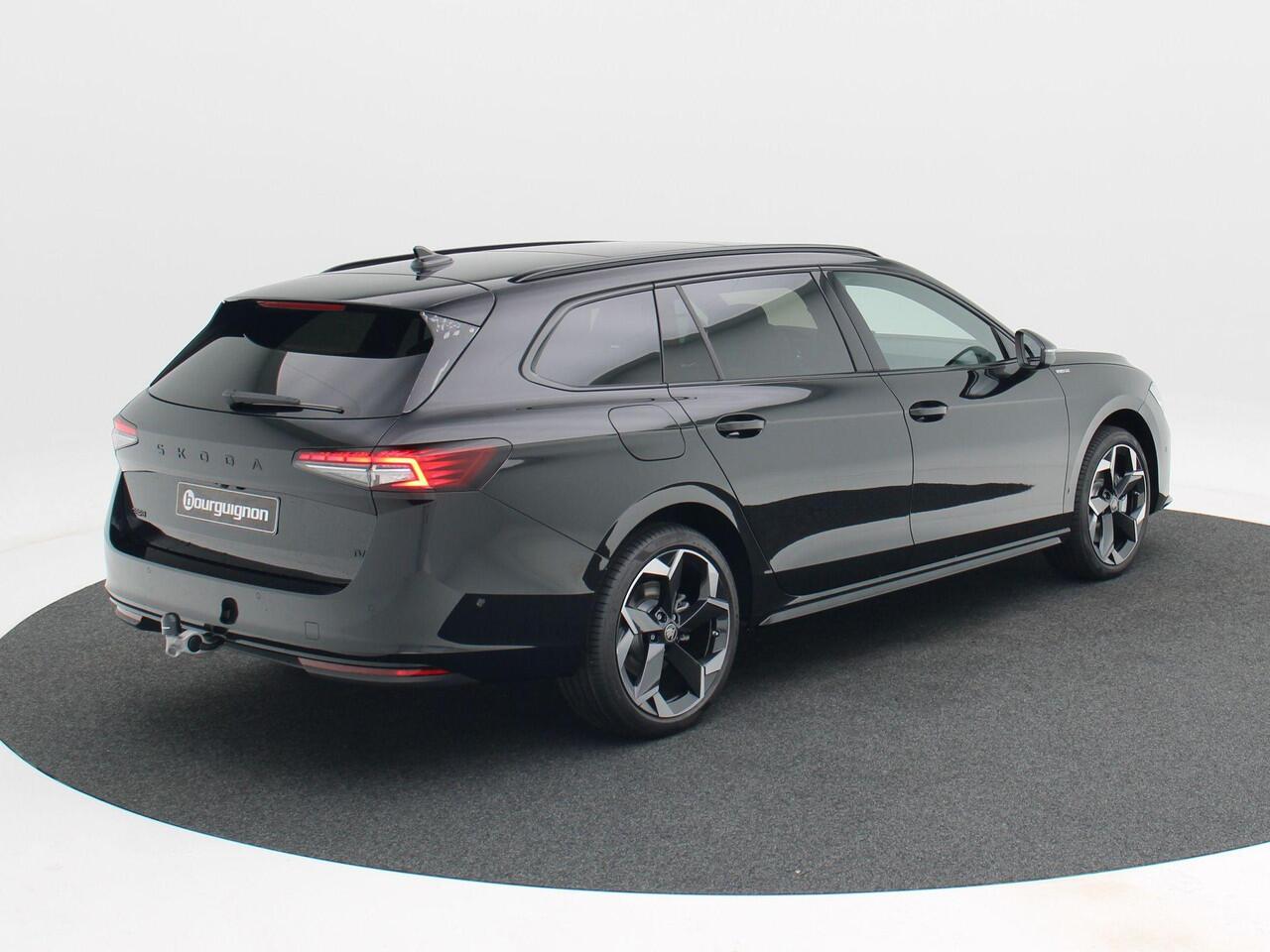 Skoda SUPERB Combi Sportline Business 1.5 TSI PHEV 204 PK | Panoramadak | Head-up display | Trekhaak | 360 camera | Stoelverwarming vóór en achter