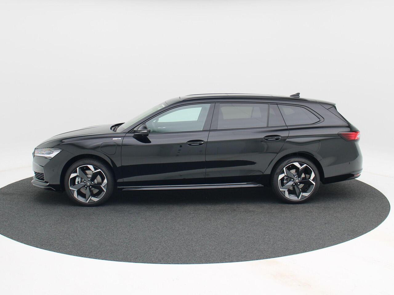 Skoda SUPERB Combi Sportline Business 1.5 TSI PHEV 204 PK | Panoramadak | Head-up display | Trekhaak | 360 camera | Stoelverwarming vóór en achter