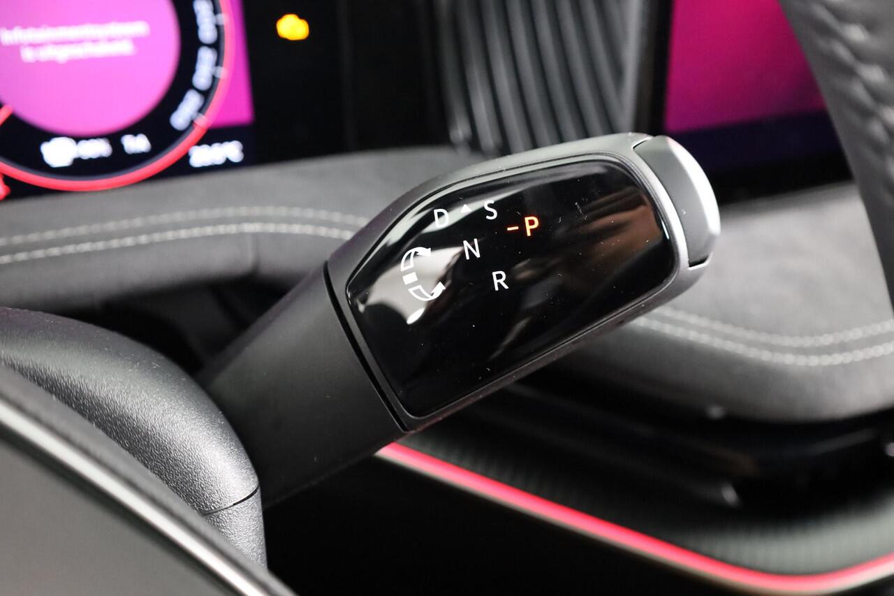 Skoda SUPERB combi Sportline Business PHEV 1.5 TSI 204 pk 6 versn. DSG | Travel assist plus | Panoramadak | Canton | 19 inch lichtmetalen velgen