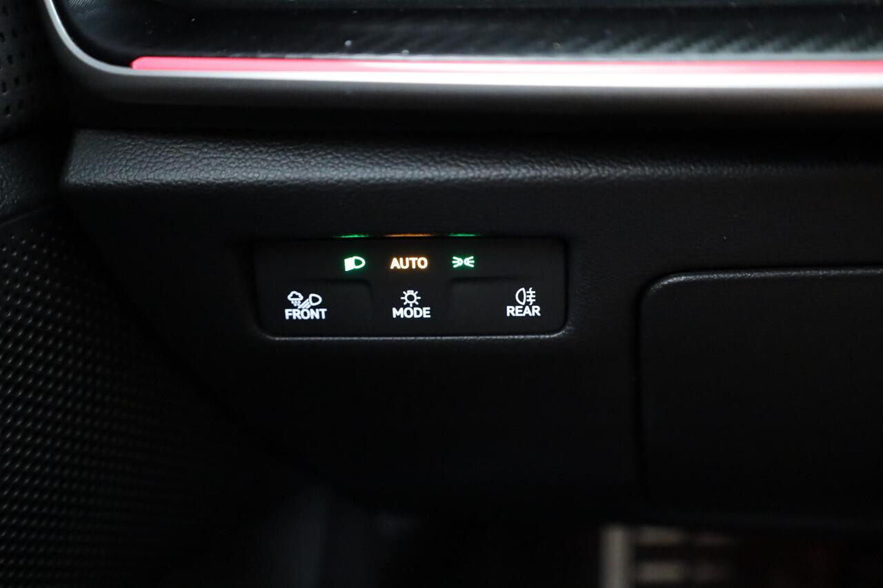 Skoda SUPERB combi Sportline Business PHEV 1.5 TSI 204 pk 6 versn. DSG | Travel assist plus | Panoramadak | Canton | 19 inch lichtmetalen velgen