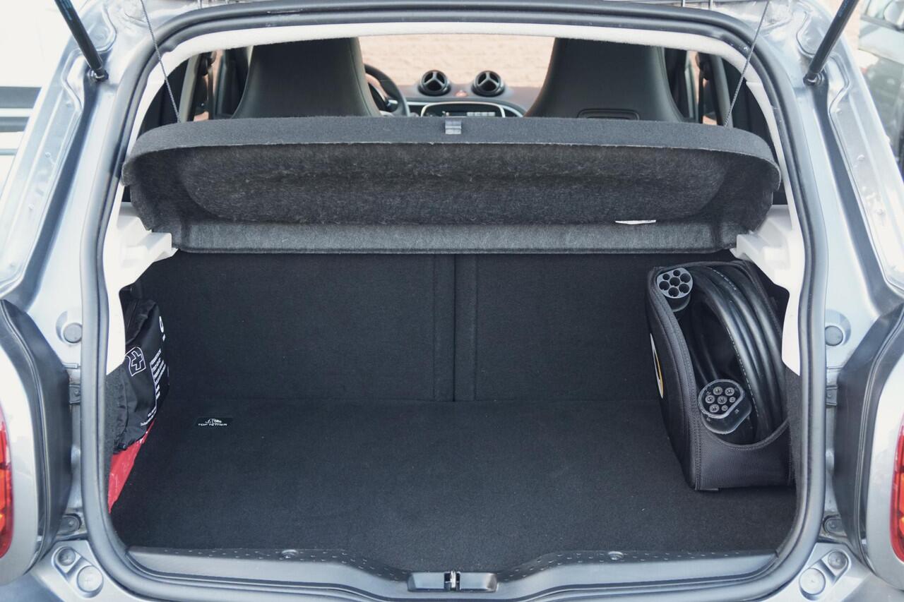 Smart EQ FORFOUR BRABUS Style 18 kWh + CAMERA / STOELVERWARING VOOR & ACHTER / PANO