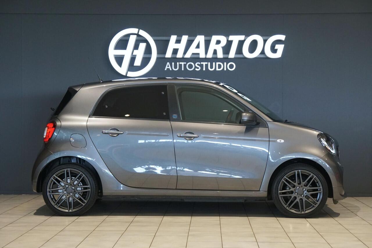 Smart EQ FORFOUR BRABUS Style 18 kWh + CAMERA / STOELVERWARING VOOR & ACHTER / PANO