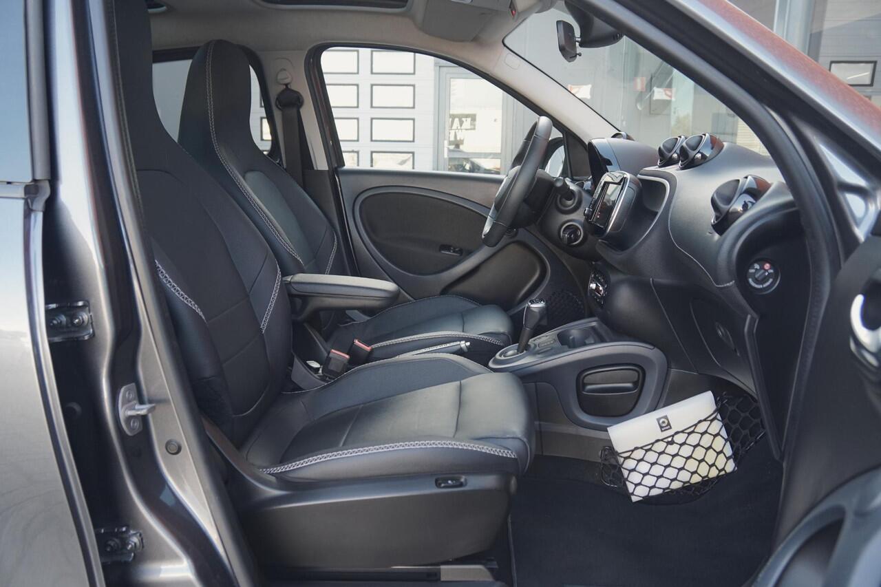 Smart EQ FORFOUR BRABUS Style 18 kWh + CAMERA / STOELVERWARING VOOR & ACHTER / PANO