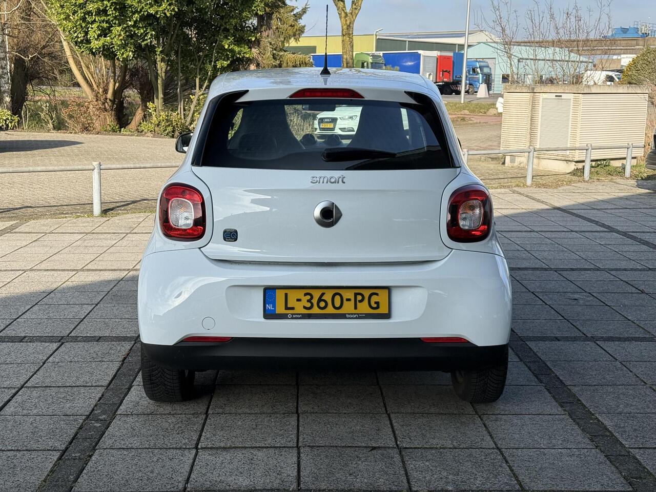 Smart EQ FORFOUR Aut. Edition ECC | 89% SOH | LMV | Leder |