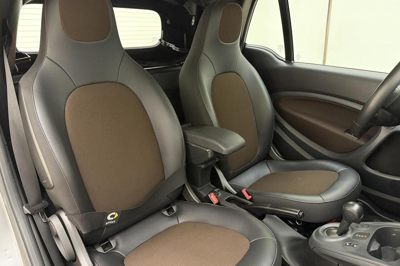 Smart FORTWO cabrio 1.0 Perfect Automaat Cabriolet | Climate control Stoelverwarming | Lichtmetalen velgen | Weinig kilometers | Radio | Bluetooth