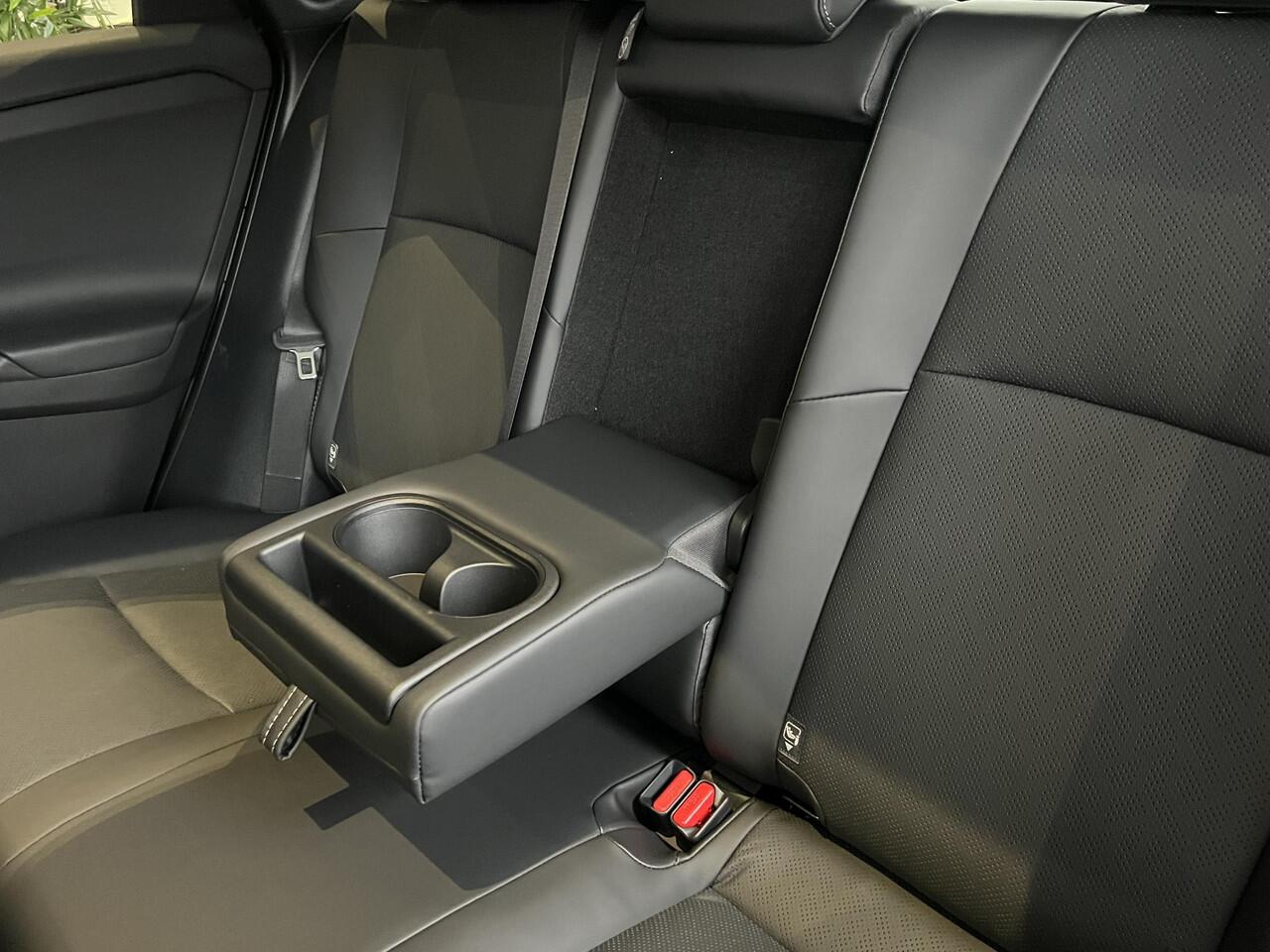 Subaru SOLTERRA 4E-xperience 73.1 kWh | NIEUW MODEL!!! | 100% Elektrisch | Uit Voorraad Leverbaar | Panoramisch Dak | Dubbelen Draadloze Telefoonoplader | Nieuw Multimedia Systeem