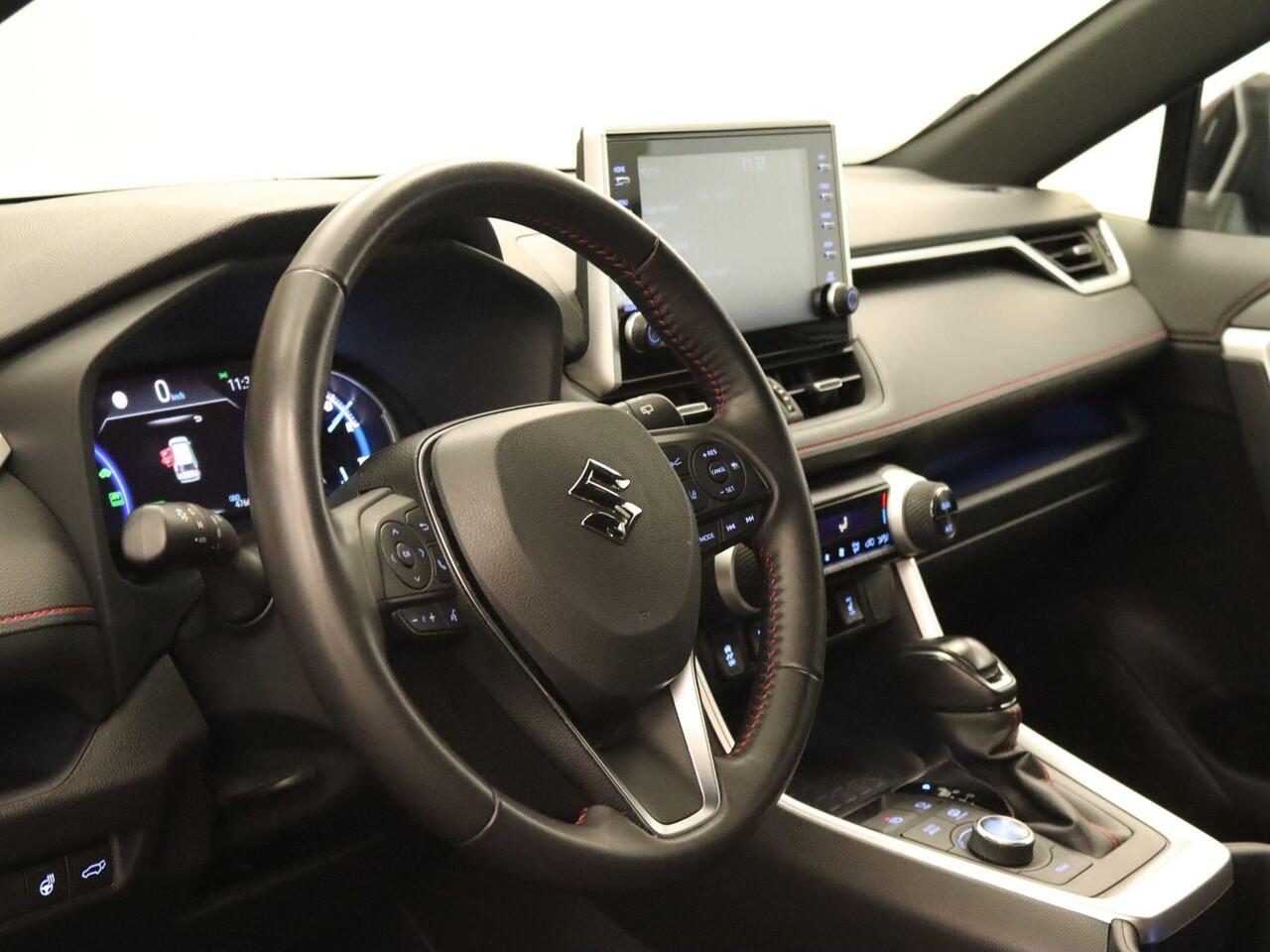 Suzuki Across 2.5 Plug-in Hybrid Style - ADAPTIEVE CRUISE CONTROL - AFNEEMBARE TREKHAAK (TREKGEWICHT 1500 KG GEREMD) - DODEHOEKDETECTIE - STOELVERWARMING VOOR + ACHTER - APPLE CARPLAY/ANDROID AUTO - EXTRA GETINT GLAS - STUURWIELVERWARMING