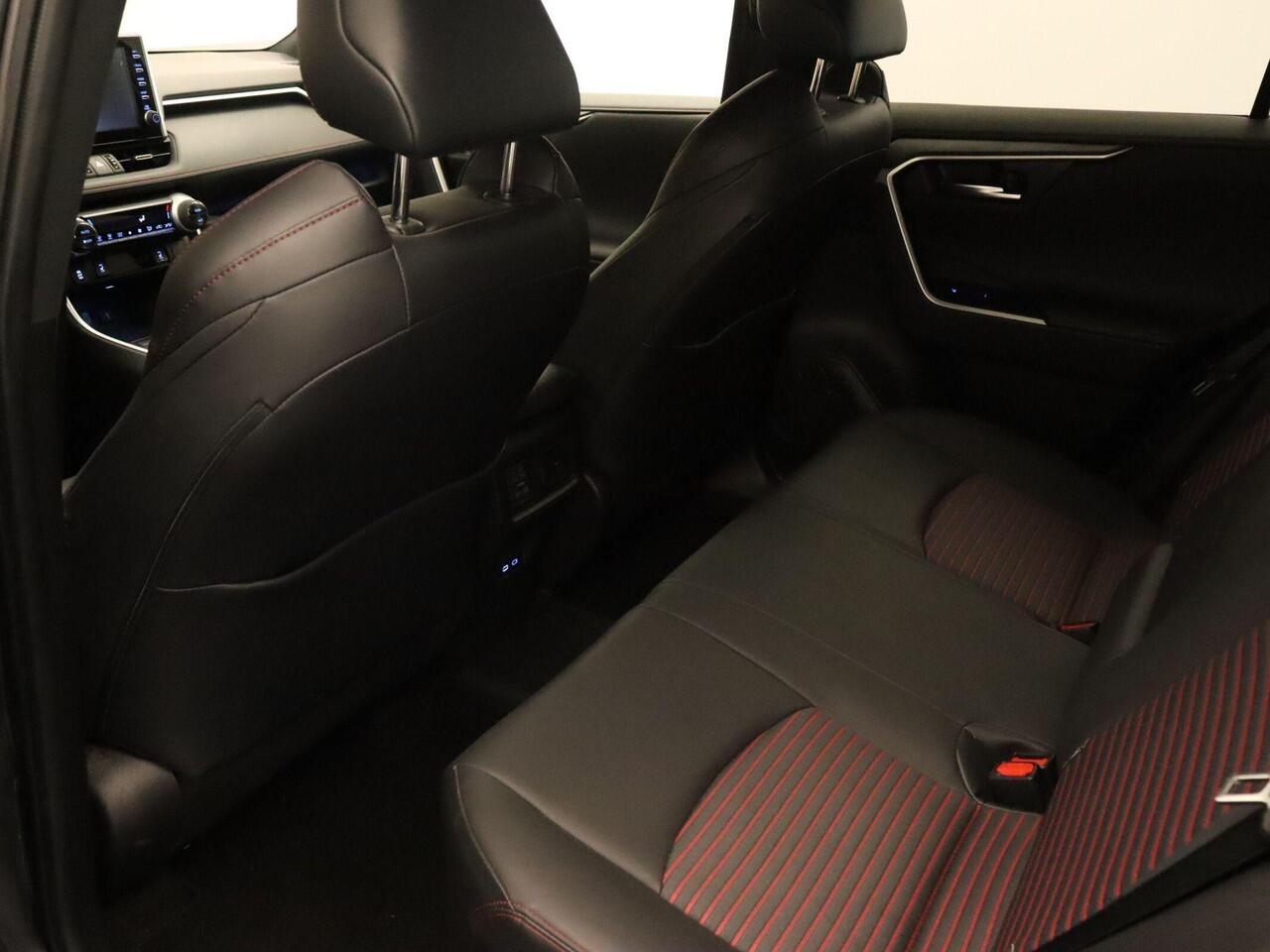 Suzuki Across 2.5 Plug-in Hybrid Style - ADAPTIEVE CRUISE CONTROL - AFNEEMBARE TREKHAAK (TREKGEWICHT 1500 KG GEREMD) - DODEHOEKDETECTIE - STOELVERWARMING VOOR + ACHTER - APPLE CARPLAY/ANDROID AUTO - EXTRA GETINT GLAS - STUURWIELVERWARMING