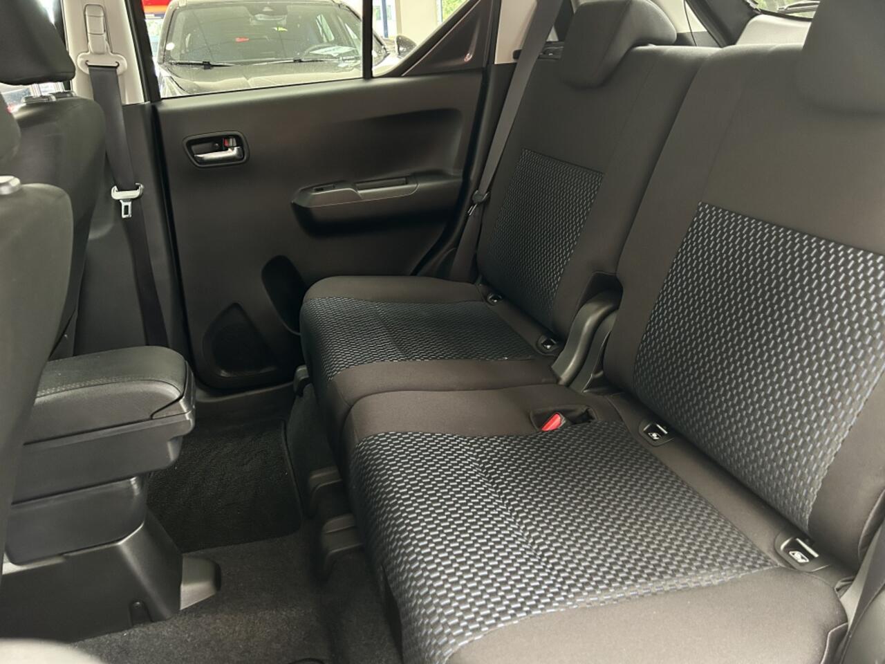 Suzuki IGNIS 1.2 Smart Hybride Style [ CRUISE I NAVI I CLIMMA I CAMERA ]