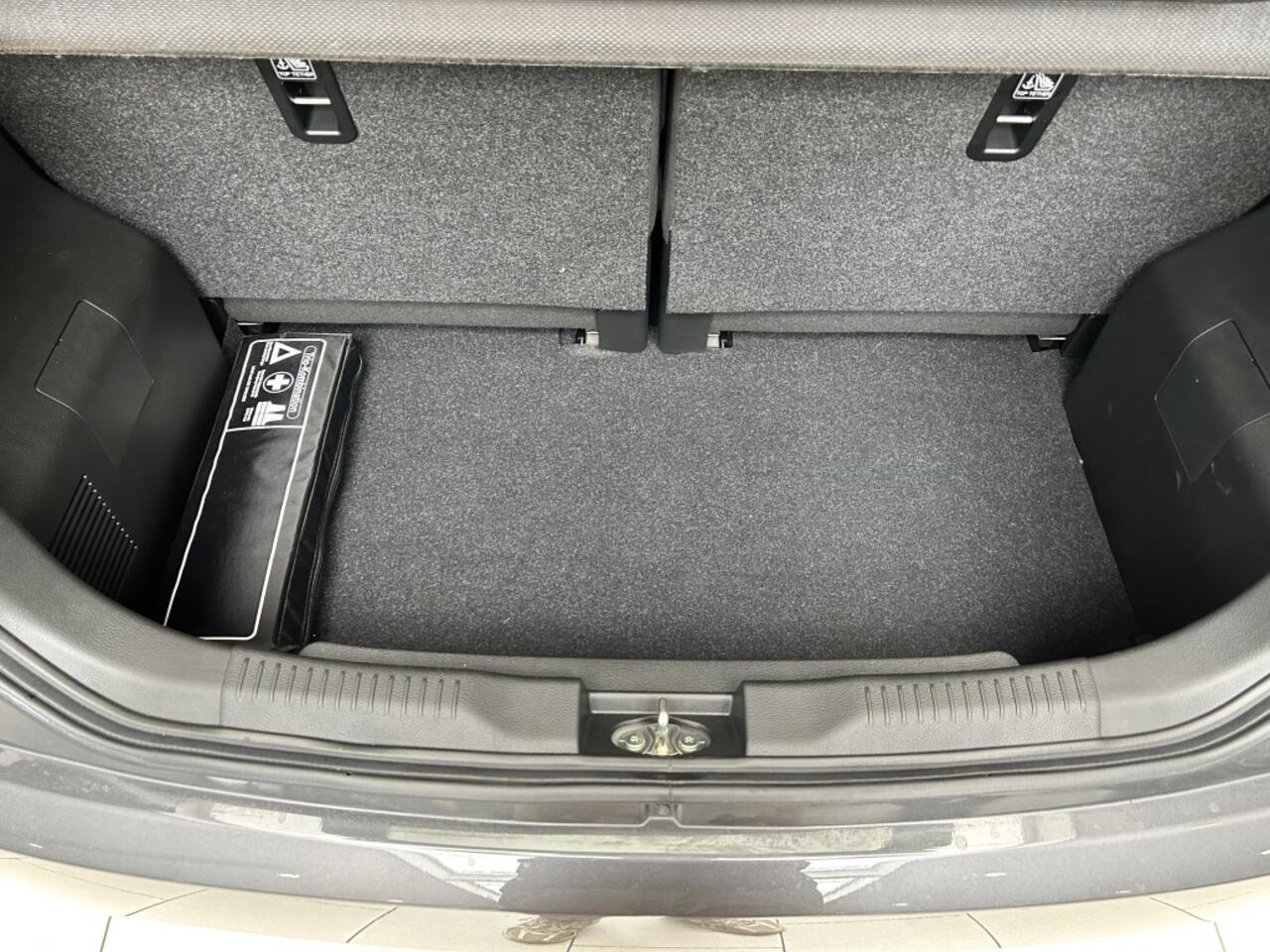 Suzuki IGNIS 1.2 Smart Hybride Style [ CRUISE I NAVI I CLIMMA I CAMERA ]