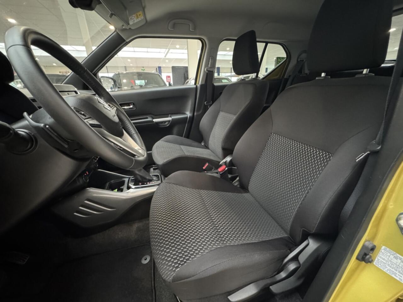 Suzuki IGNIS 1.2 Smart Hybride Style [ CRUISE I NAVI I CLIMMA I CAMERA ]