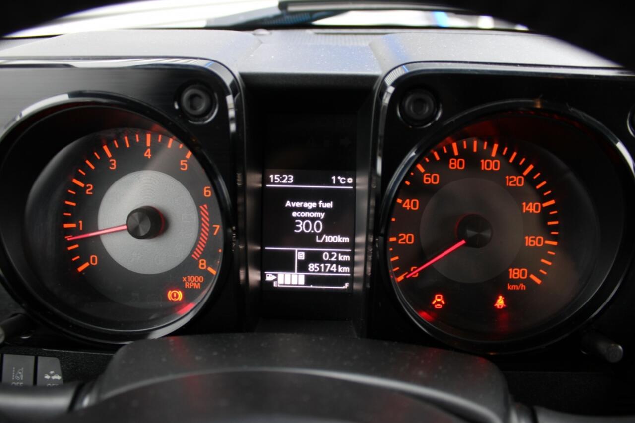 Suzuki JIMNY 1.5 Stijl | 4 Persoons | Navigatie | Stoelverwarming | Clima