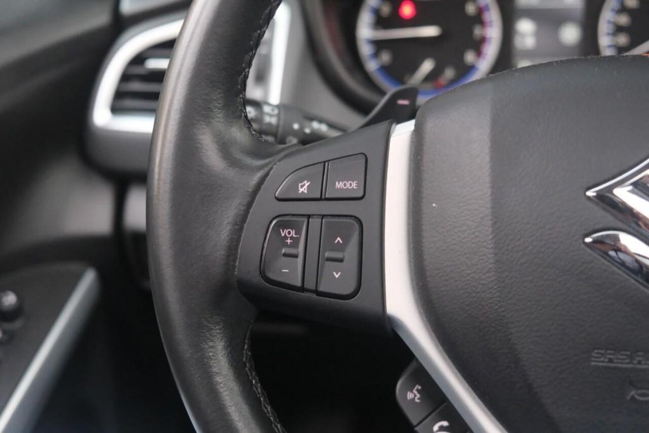 Suzuki S-Cross 1.4 Boosterjet 130pk CVT Style Smart Hybrid | Navi | Climate | Adaptive Cruise | Leder | Panoramadak | Stoelverwarming | Trekhaak