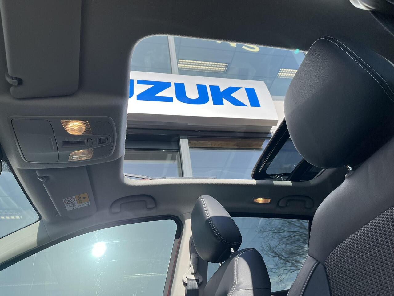 Suzuki S-Cross 1.5 Hybrid Style | Panoramisch open schuifdak | Trekhaak afneembaar |